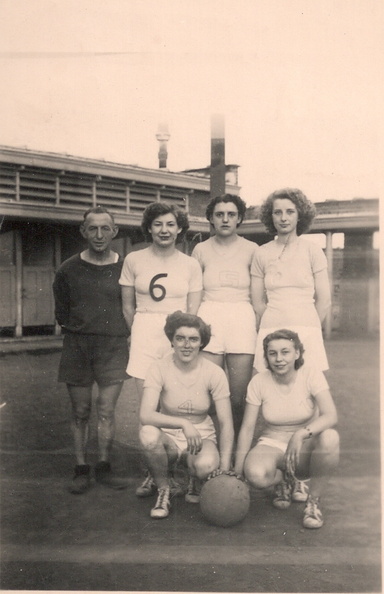 12 - Ascq - La jeune France - Basket équipe féminine2 1950-1951.jpg