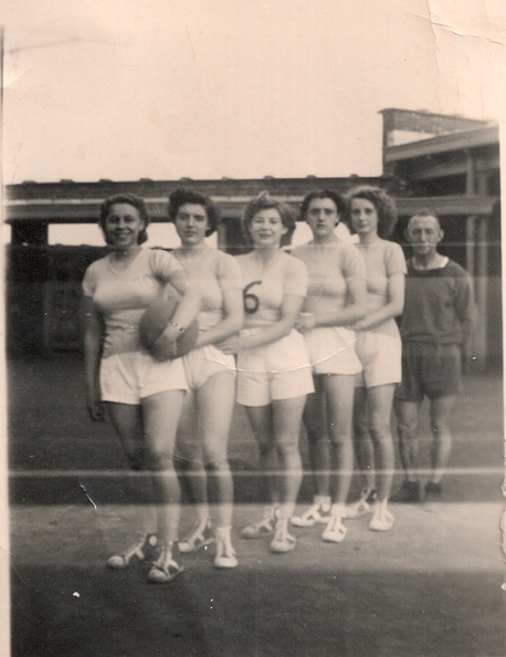 15 - Ascq - La jeune France - Basket équipe féminine5 1950-1951.jpg